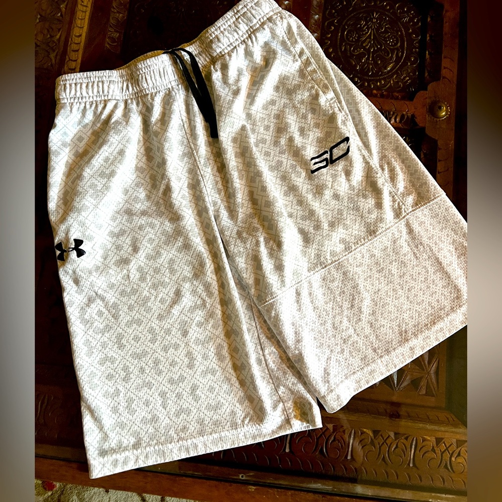 Under Armour Boys Shorts Youth Large white gray SC Logo I Can Do All Things
